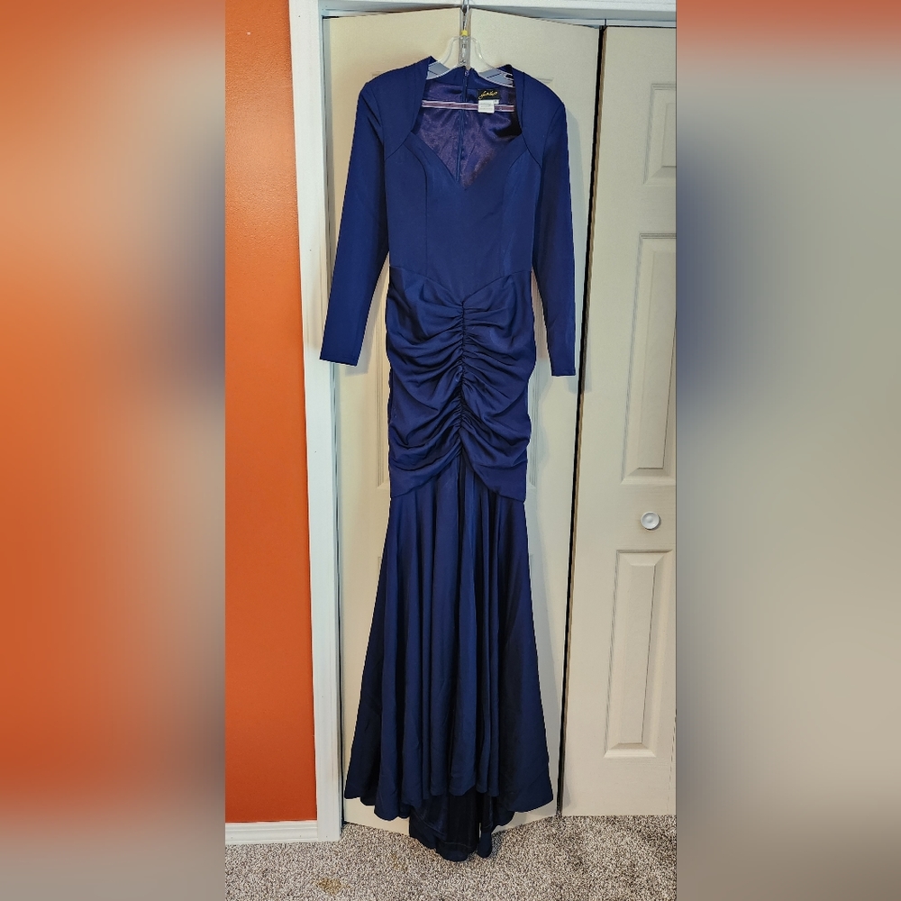 NWT navy blue, Jonathan Kayne gown, size 6